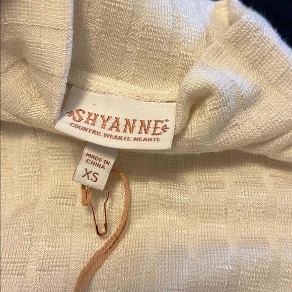 SHYANNE🤍TOP - Picture 7 of 7